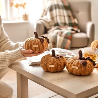 👻 Bei Woody Crafts ist Halloween in vollem Gange! 🎃 Unsere Holzdekorationen mit Geistern, Hexen und Fledermäusen bringen...