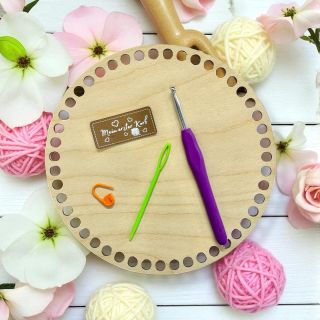 🧶 Ihr startet gerade mit dem Häkeln? Dann ist dieses Set genau das Richtige für euch! 💛 Es enthält: ✨ einen Holzboden, 🪡...